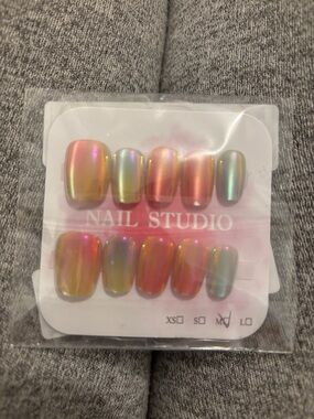 Iridescent Pink Press-On Nails - Women